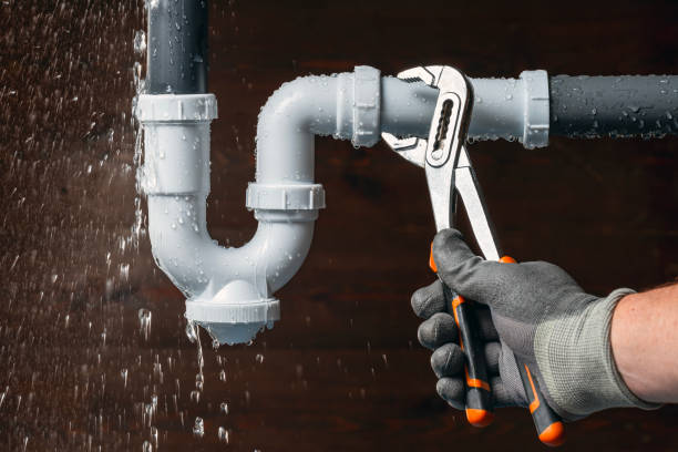 Professional Burst Pipe Repair technician working in Maypearl, TX